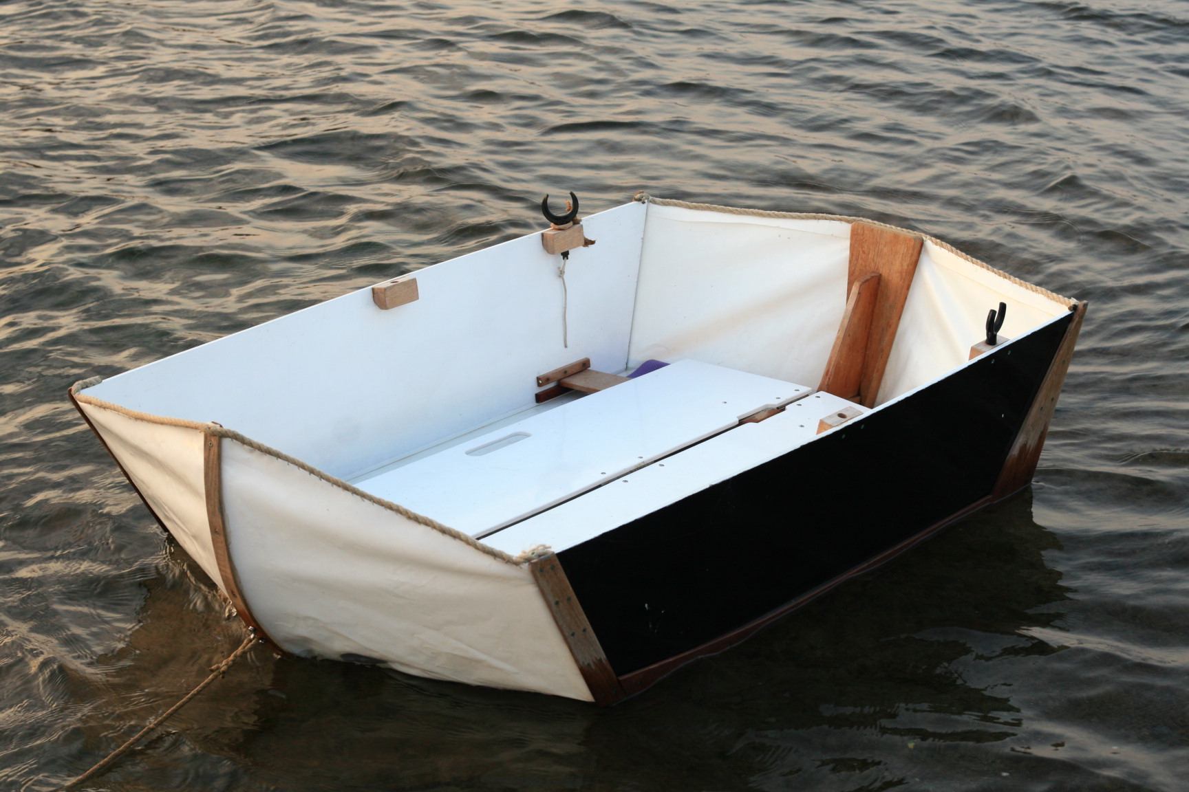 Caraway - Origami folding dinghy