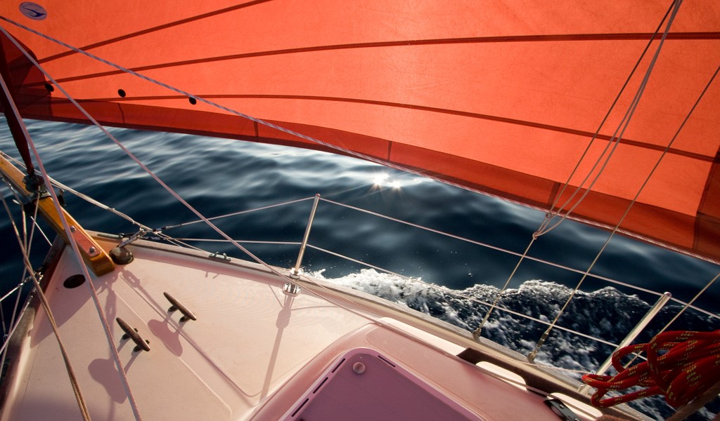 Flicka Caraway sails under calm conditions 
