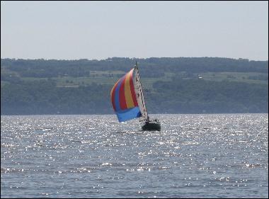 Windfiddler with a UK flasher coming down Seneca Lake &copy Tom Foster 