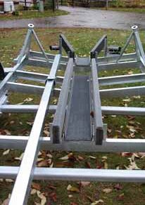 The tongue extension lies to the side of the keel support.