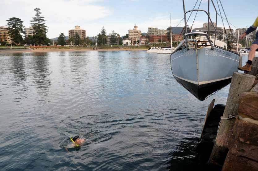 After setting the slings, HEART of GOLD is lifted from the harbor