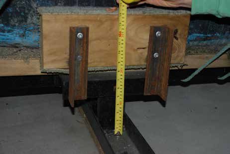 Center keel support and guide