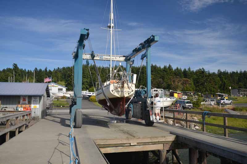 After lifting, it is time to pressure wash the hull
